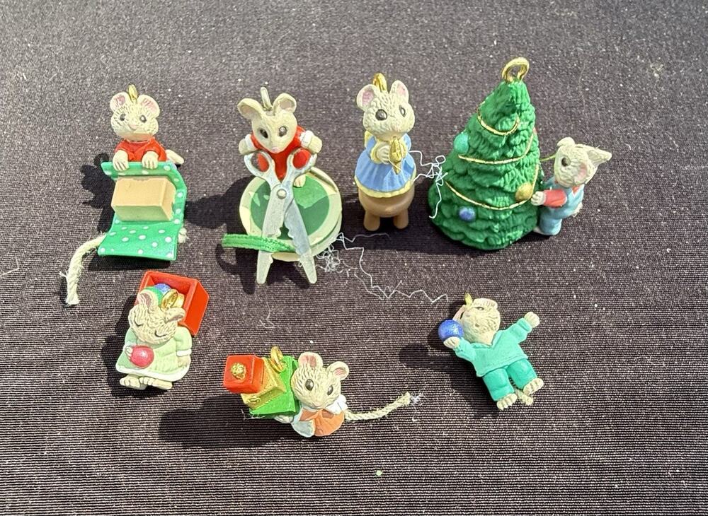 1996 Hallmark Keepsake "Tiny Christmas Helpers" Miniature Ornament No Box LO11/2